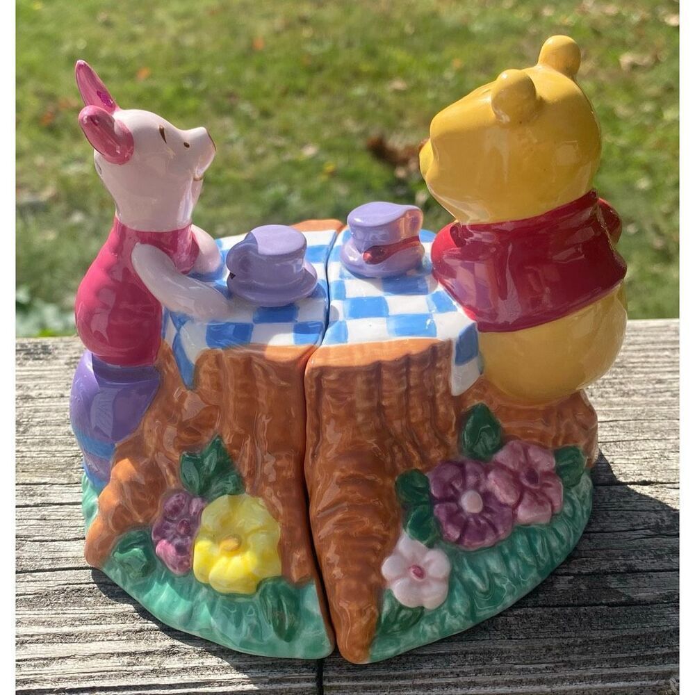 Disney Winnie the Pooh Piglet Salt Pepper Shakers Picnic Table Set Ceramic - Picture 4 of 9